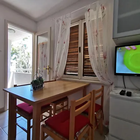 Bella Mit Balkon Und Terrasse In By Interhome Nečujam